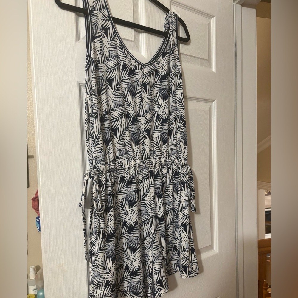 Max Studio Black and White Leaf Print Jumpsuit